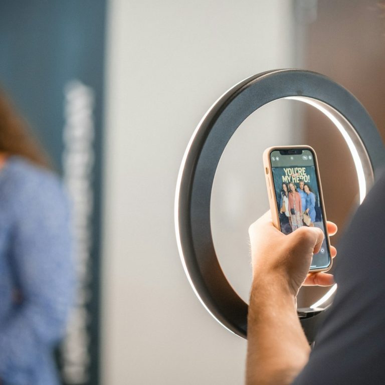 Instagram Reel opnemen met smartphone en ringlamp
